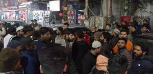 देहरादून: विकासनगर में कश्मीरी शॉल विक्रेताओं से मारपीट का आरोप, पुलिस चौकी का घेराव