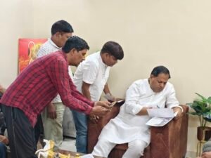 उत्तराखंड: रुद्रपुर महापौर विकास शर्मा ने आवास पर सुनी जनसमस्याएं, जल्द ही समाधान का दिया आश्वासन