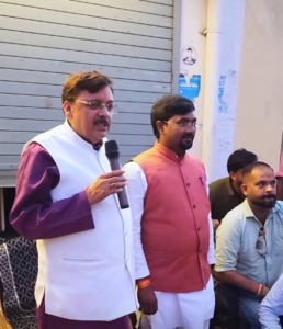 पूर्व विधायक राजेश शुक्ला का पंतनगर दौरा, मस्जिद कॉलोनी व बाल्मीकि कॉलोनी के लोगों को उजड़ने नहीं देने का दिलाया भरोसा…