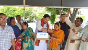 रुद्रपुर में महापौर विकास शर्मा के आवास पर जनसुनवाई, बंगाली समाज संग झाल मुड़ी वितरण कर मनाया पश्चिम बंगाल की जीत का जश्न…