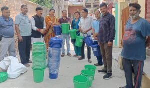 भाजपा नेत्री मीना शर्मा का स्वच्छता पर जोर, डस्टबिन वितरण अभियान के जरिए नागरिकों से जिम्मेदारी निभाने की अपील