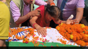 उत्तराखंड: चौकी प्रभारी विनोद शर्मा का पार्थिव शरीर घर पहुंचते ही मचा कोहराम