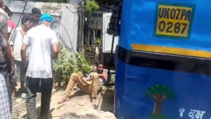उत्तराखंड में खौफनाक हादसा: बस चालक को दौरा पड़ा, अनियंत्रित वाहन ने 5 को कुचला, एक की दर्दनाक मौत, मचा हड़कंप