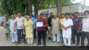 किसानों का आरोप: उद्योगपति बना रहा जमीन बेचने का दबाव, कार्रवाई की मांग