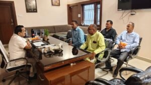 किच्छा कार्यालय में विधायक तिलक राज बेहड़ ने जनसंवाद कार्यक्रम में सुनी जनता की समस्याएं, अधिकारियों को दिए त्वरित समाधान के निर्देश