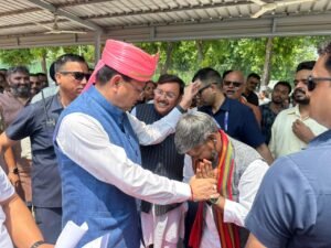 सीएम धामी ने नितिन चरन वाल्मीकि के कार्यों की की प्रशंसा, बोले- सफाई कर्मचारियों के हित में जारी रखें प्रयास