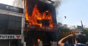 लखनऊ अग्निकांड: अलीगंज के गेमिंग जोन में लगी भीषण आग, 8 की मौत, कई घायल