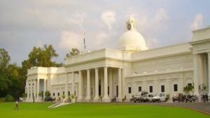 IIT रुड़की की एडवाइजरी से मचा विवाद, छात्रों और कर्मचारियों को राजनीतिक पोस्ट से दूर रहने की सलाह