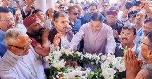 उत्तराखंड ने खोया अपना जननेता, पूर्व कैबिनेट मंत्री हीरा सिंह बिष्ट पंचतत्व में विलीन; CM धामी समेत सभी दलों के नेताओं ने दी अंतिम विदाई