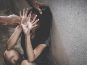 उत्तराखंड: सौतेले पिता पर नाबालिग से दुष्कर्म के प्रयास का आरोप, विरोध करने पर मां से मारपीट