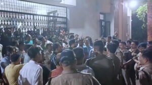 उत्तराखंड: सितारगंज रिश्वत केस में हाई वोल्टेज ड्रामा, विजिलेंस टीम को रातभर तहसील में रखा कैद, 20 घंटे ठप रहा कामकाज