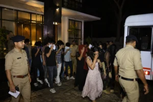 रामनगर के रिसॉर्ट में पुलिस की बड़ी कार्रवाई, देह व्यापार के आरोप में 52 गिरफ्तार; 10 युवतियां रेस्क्यू, मैनेजर फरार