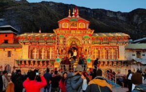 बदरीनाथ मंदिर के गर्भगृह में स्पाई कैमरे से वीडियो बना रहा था यात्री, पुलिस ने करवाई डिलीट