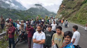 उत्तराखंड में भूस्खलन से हाहाकार! बदरीनाथ हाईवे बंद, सैकड़ों यात्रियों की बढ़ी मुश्किलें