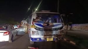 तिरंगा रैली से लौटते वक्त छात्रों से भरी मिनीबस का एक्सीडेंट, जम्मू फ्लाईओवर पर पलटी, 29 घायल, 3 की हालत गंभीर