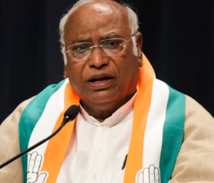 मल्लिकार्जुन खरगे की सभा के बाद ‘शुद्धिकरण’ विवाद गरमाया, कांग्रेस का आज मुख्यमंत्री आवास घेराव