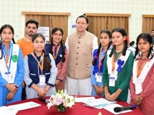 उत्तराखंड में 10वीं-12वीं के छात्रों को मिलेगा मुफ्त टैबलेट, CM धामी ने किया बड़ा ऐलान