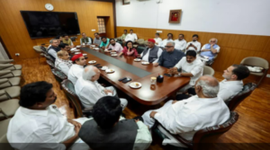 CEC ज्ञानेश कुमार के खिलाफ महाभियोग प्रस्ताव की तैयारी, आज खड़गे के आवास पर जुटेगा INDIA गठबंधन